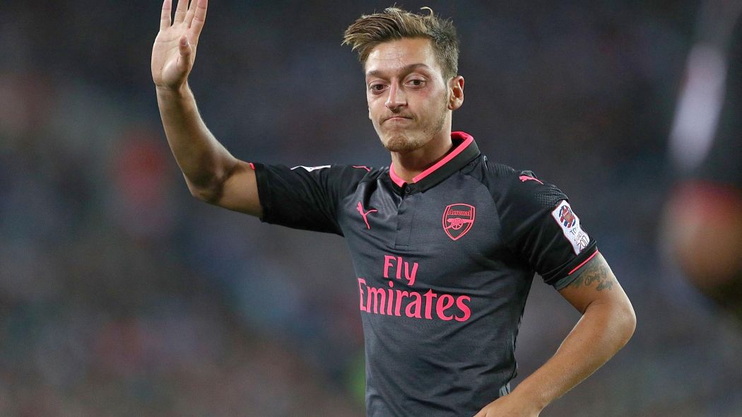 Raksasa Club Liga Inggris Arsenal DIkabarkan berhasil Menemukan  Pengganti Salah Satu Pemain Mesut Ozil